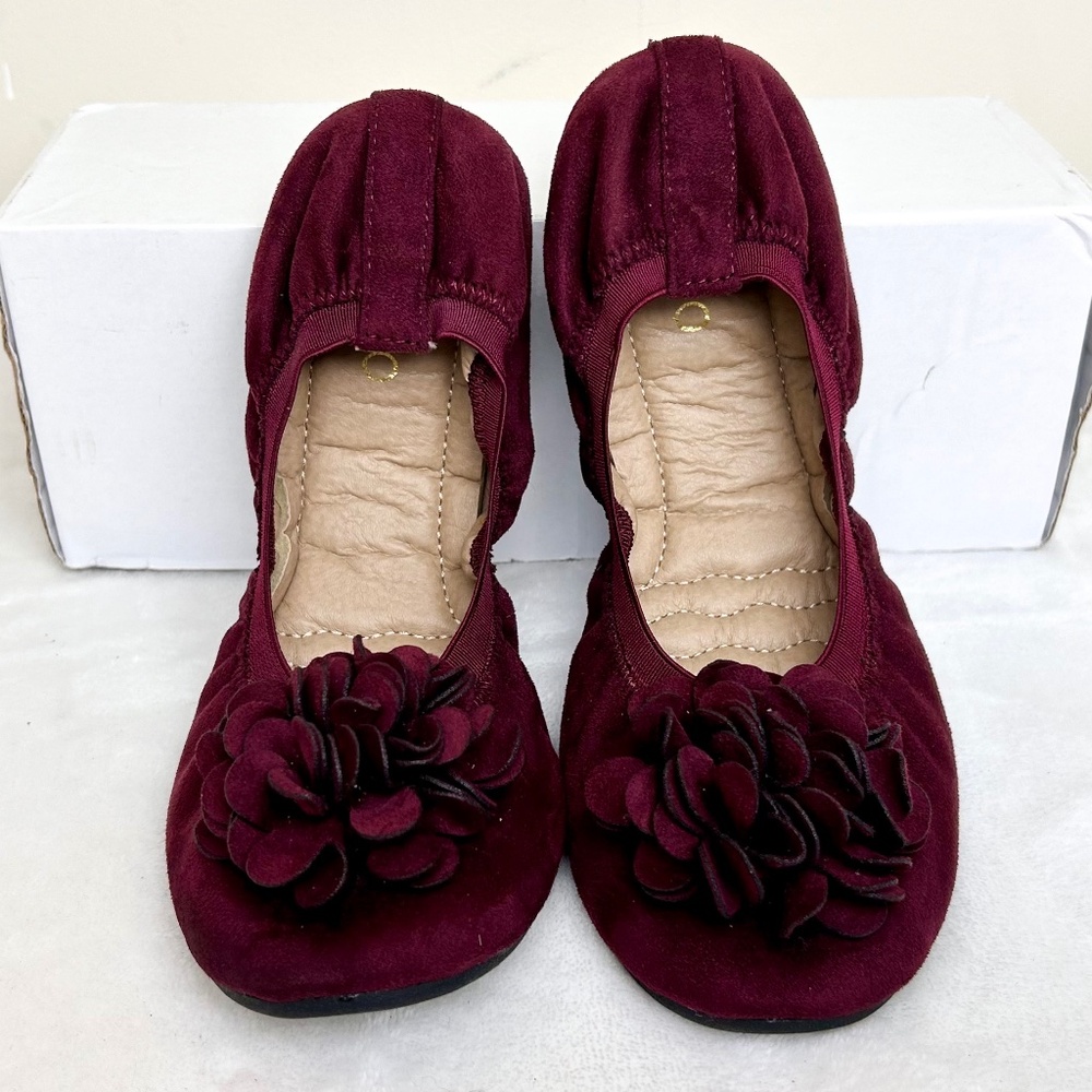 Ollio Burgundy Faux Suede Decorative Flower Slip On Comfort Ballet Flat Size 8 - Picture 4 of 9
